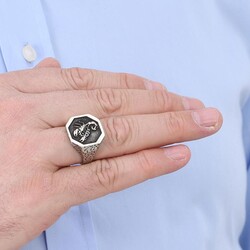 Gümüş Erkek Burç Yüzüğü Akrep Burcu Gümüş Renk Yanları Desenli Model - Thumbnail